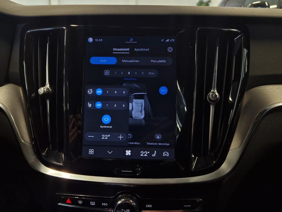 VOLVO V60 2023