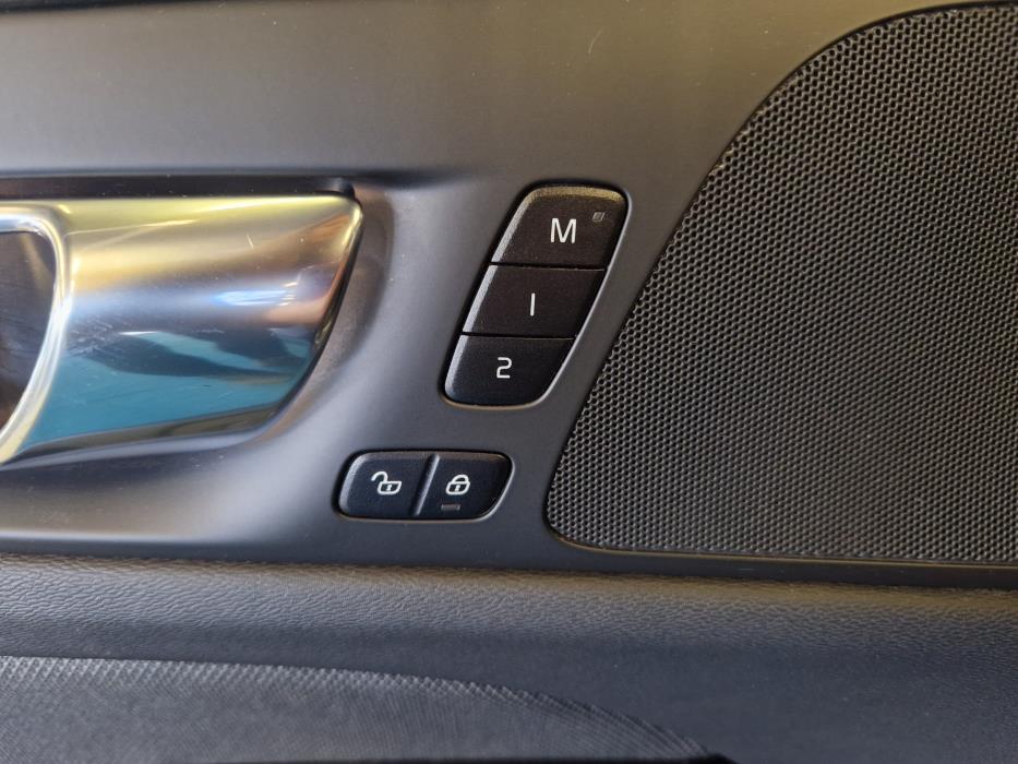 VOLVO V60 2023