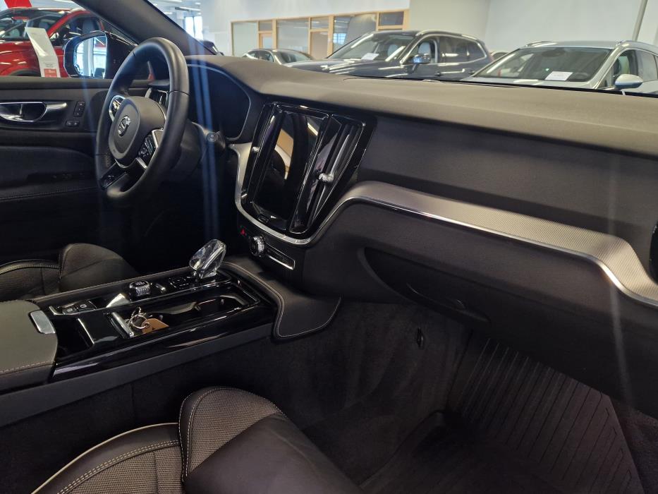 VOLVO V60 2023