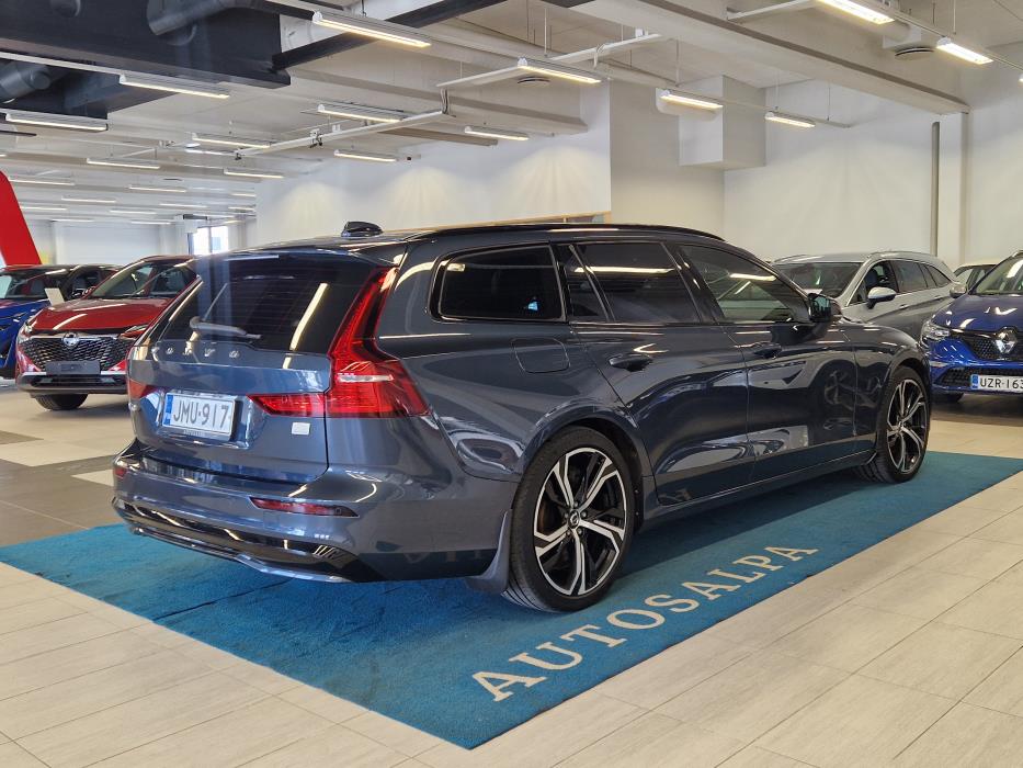 VOLVO V60 2023