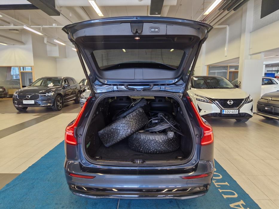 VOLVO V60 2023