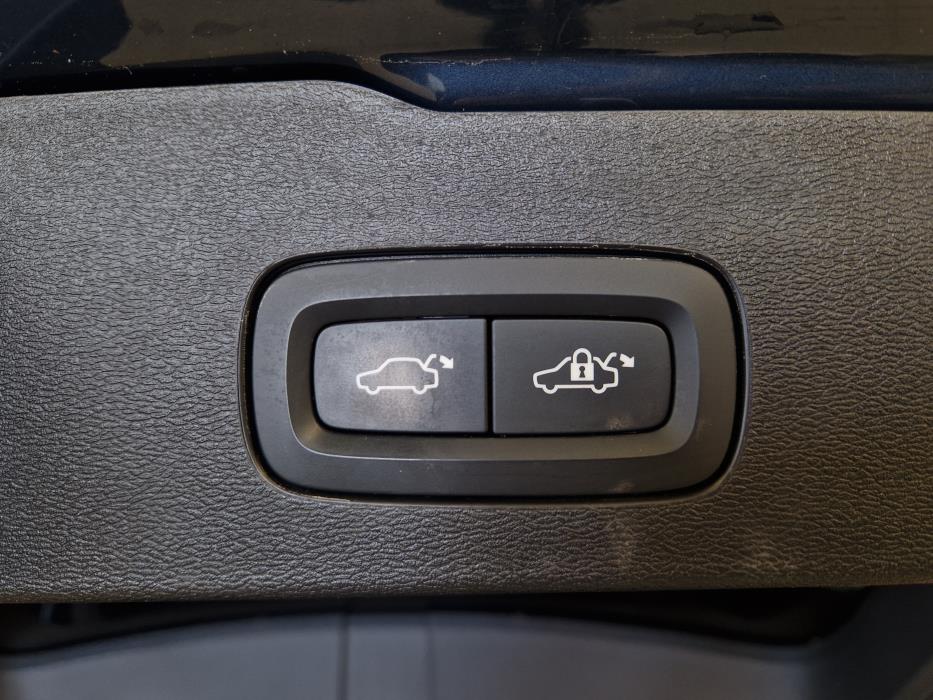 VOLVO V60 2023