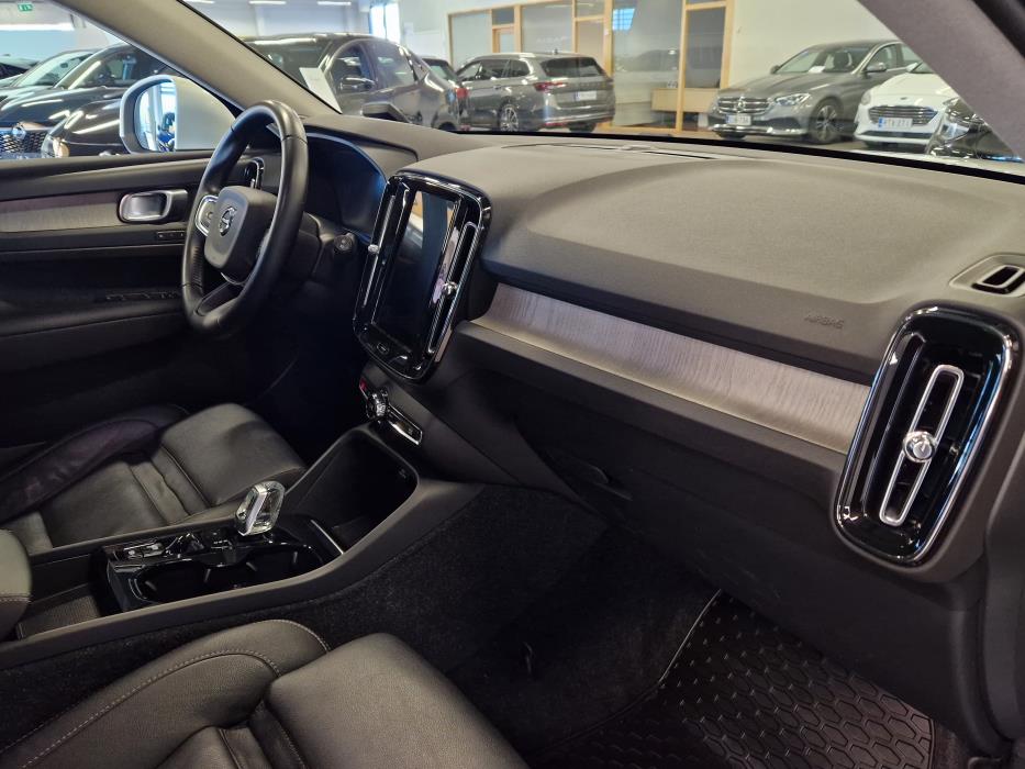 VOLVO XC40 2020