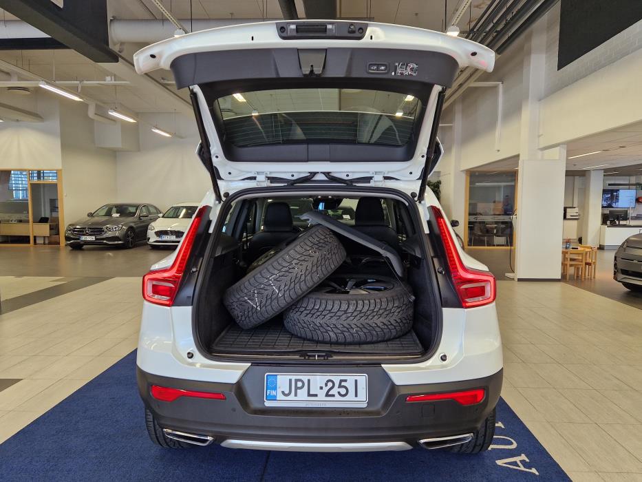 VOLVO XC40 2020