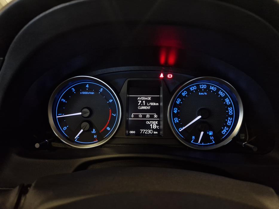 TOYOTA Auris 2013