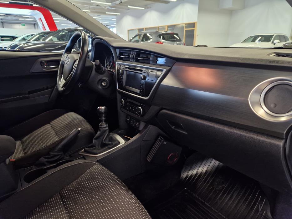 TOYOTA Auris 2013