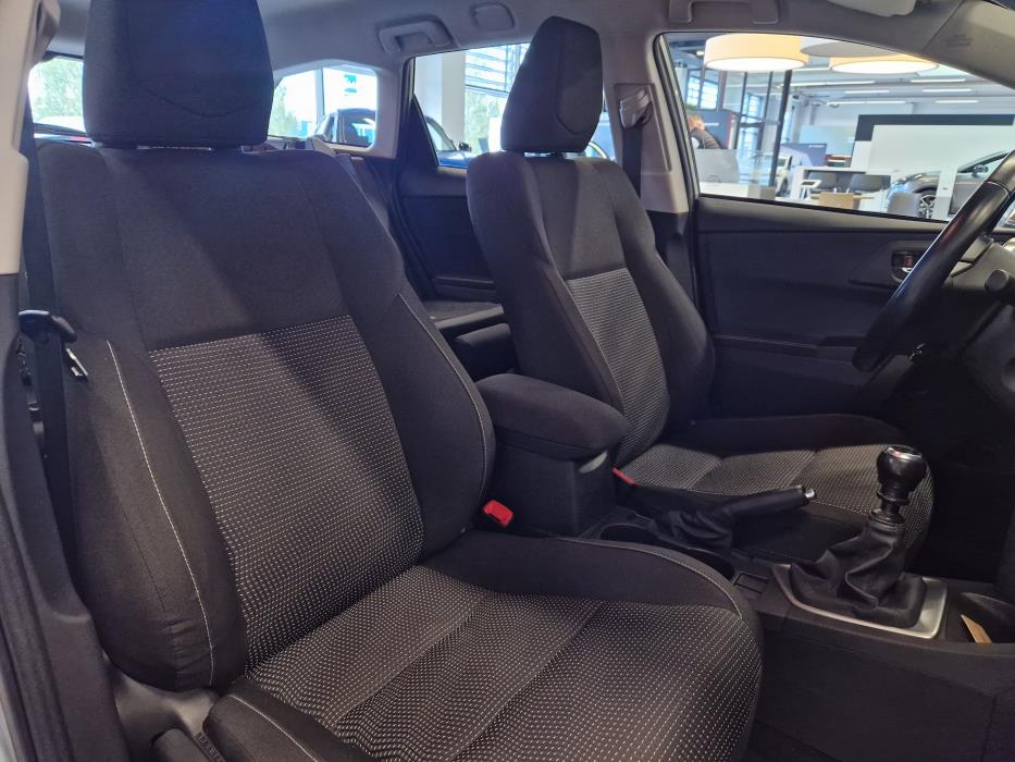 TOYOTA Auris 2013