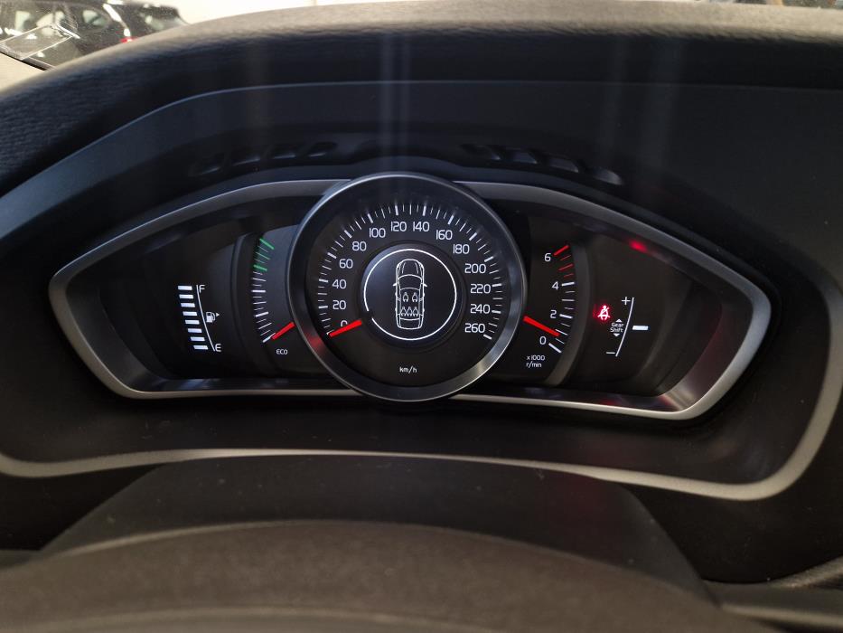 VOLVO V40 2013