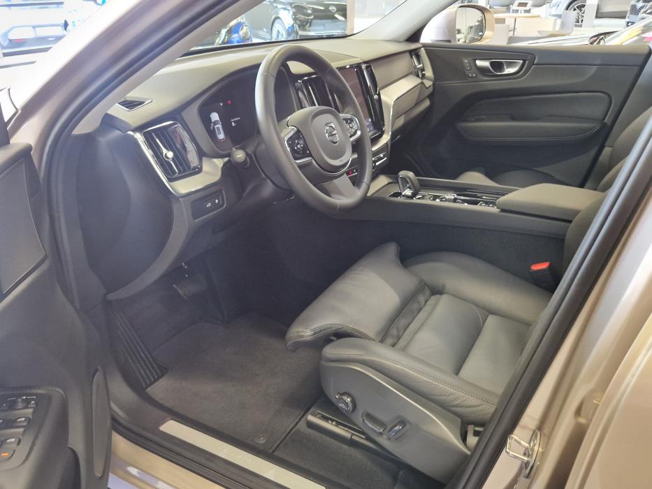 VOLVO XC60 2024