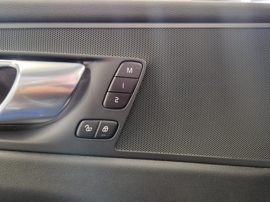 VOLVO XC60 2024