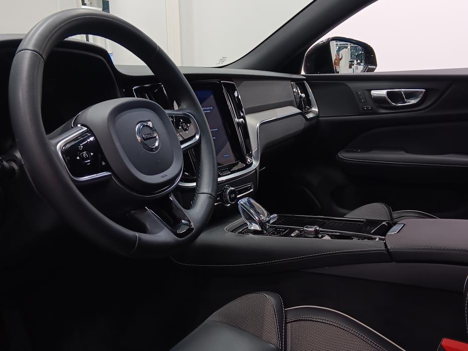 VOLVO V60 2023