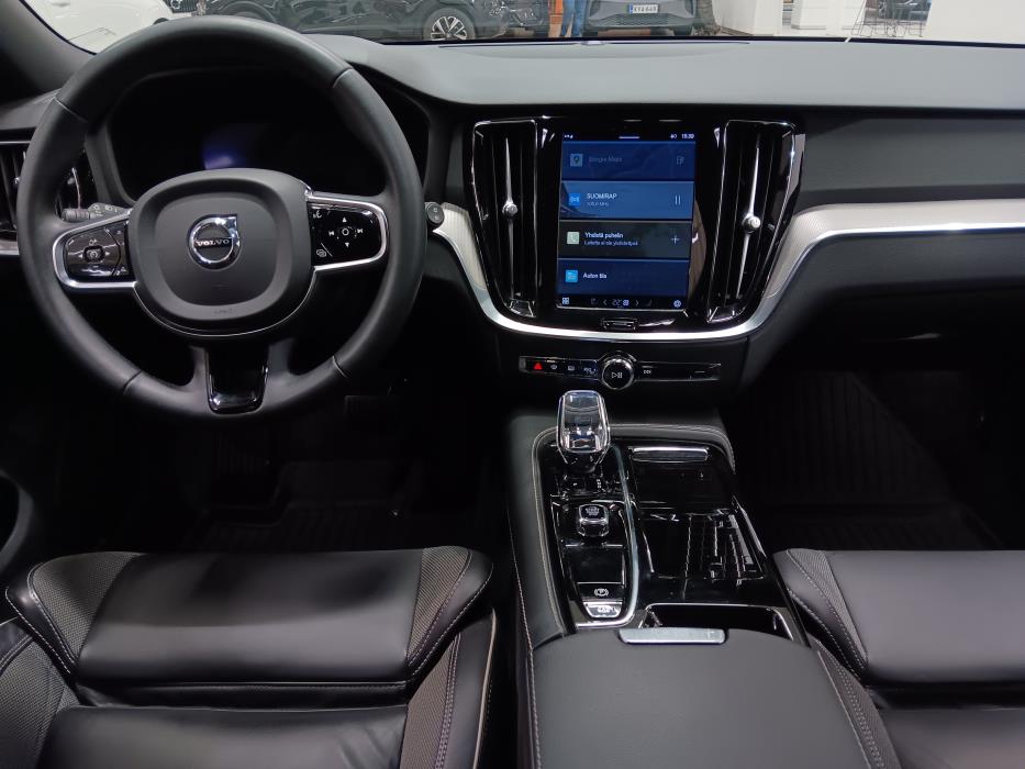 VOLVO V60 2023