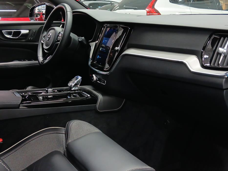 VOLVO V60 2023
