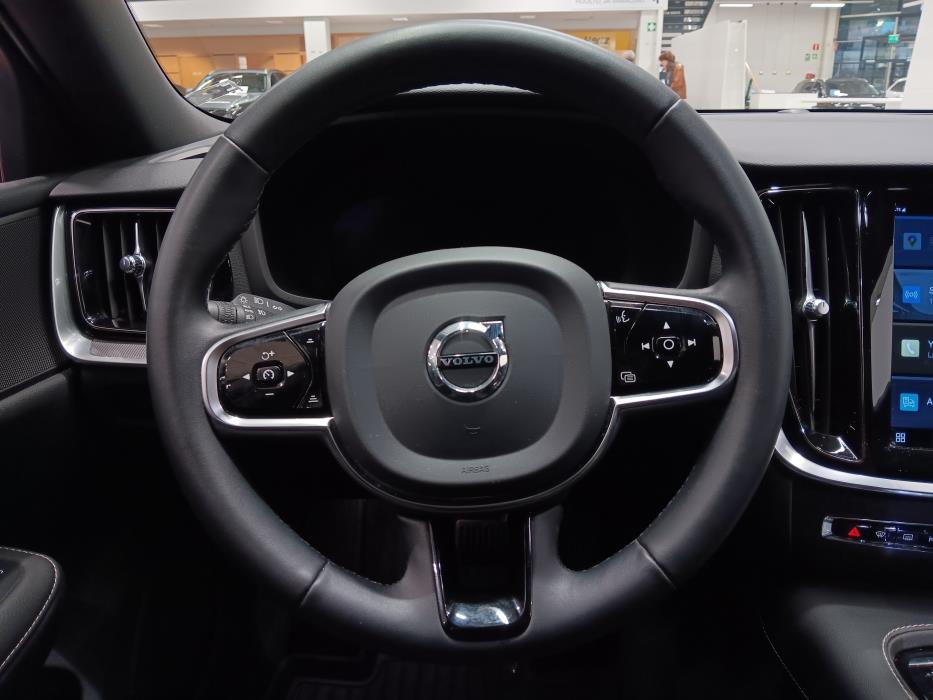 VOLVO V60 2023