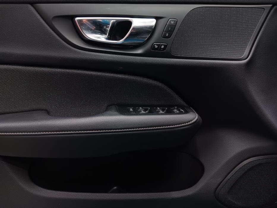VOLVO V60 2023