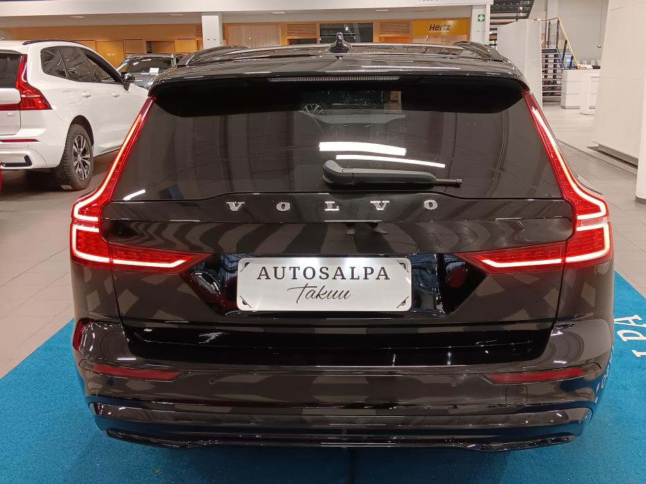 VOLVO V60 2023