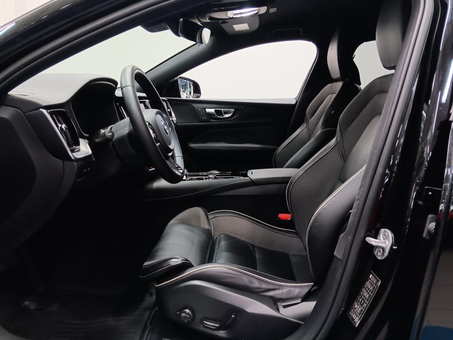 VOLVO V60 2023