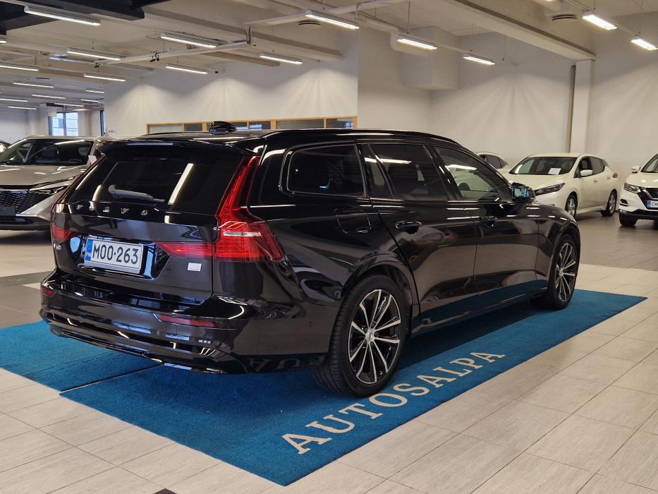 VOLVO V60 2023