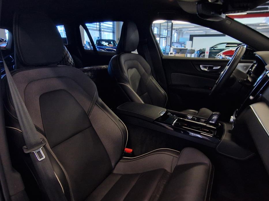 VOLVO V60 2022