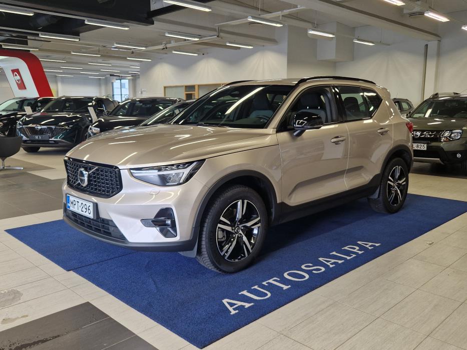 VOLVO XC40 2024