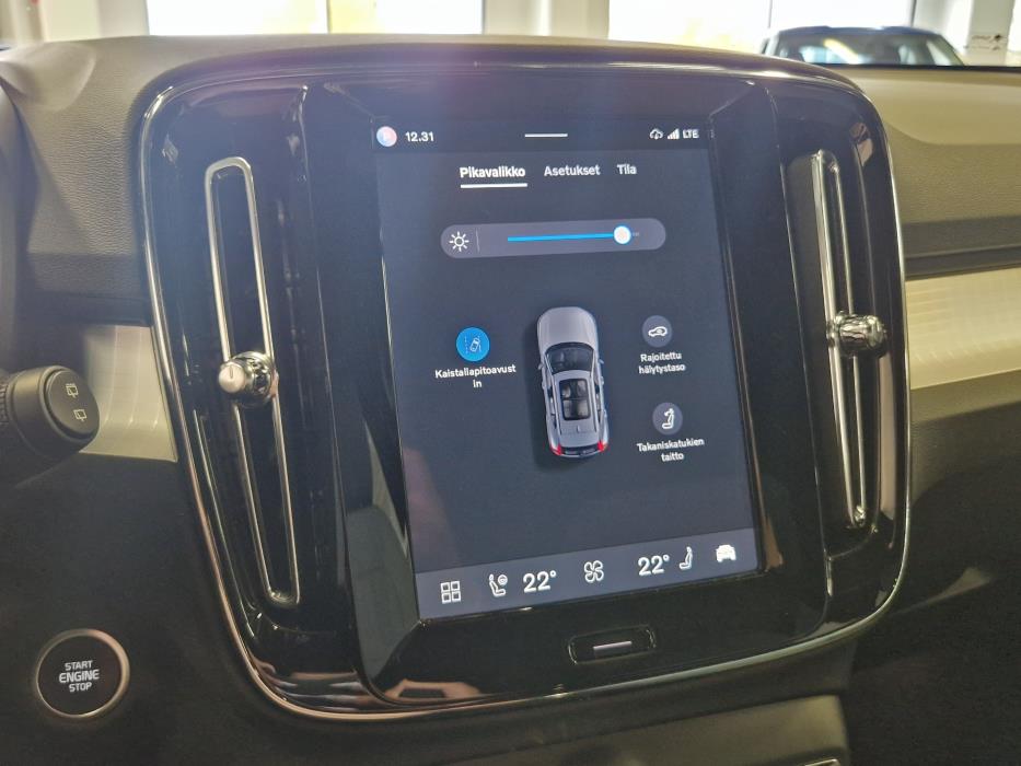 VOLVO XC40 2024