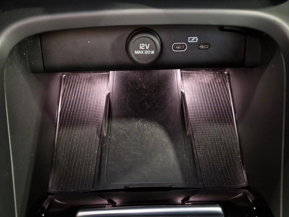 VOLVO XC40 2024