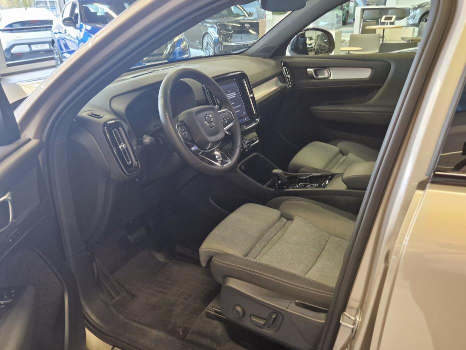 VOLVO XC40 2024
