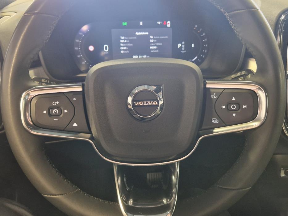 VOLVO XC40 2024