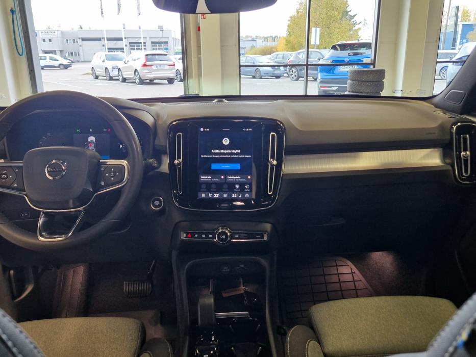 VOLVO XC40 2024
