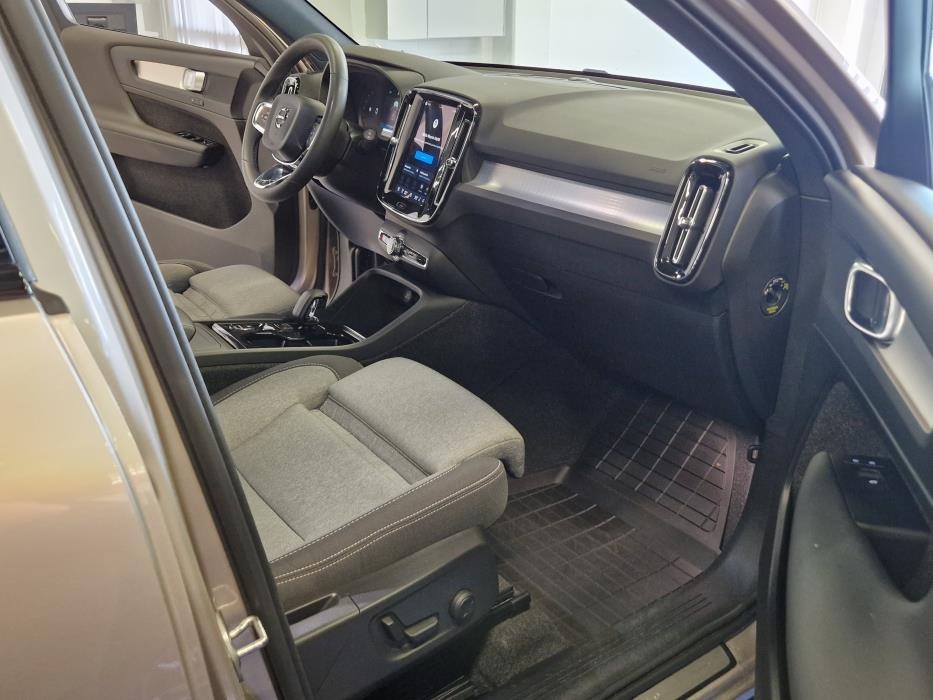 VOLVO XC40 2024
