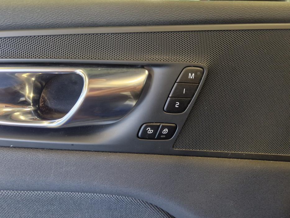 VOLVO XC60 2020