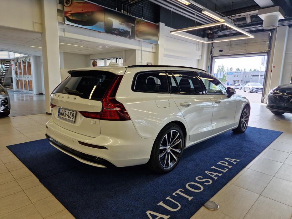 VOLVO V60 2024