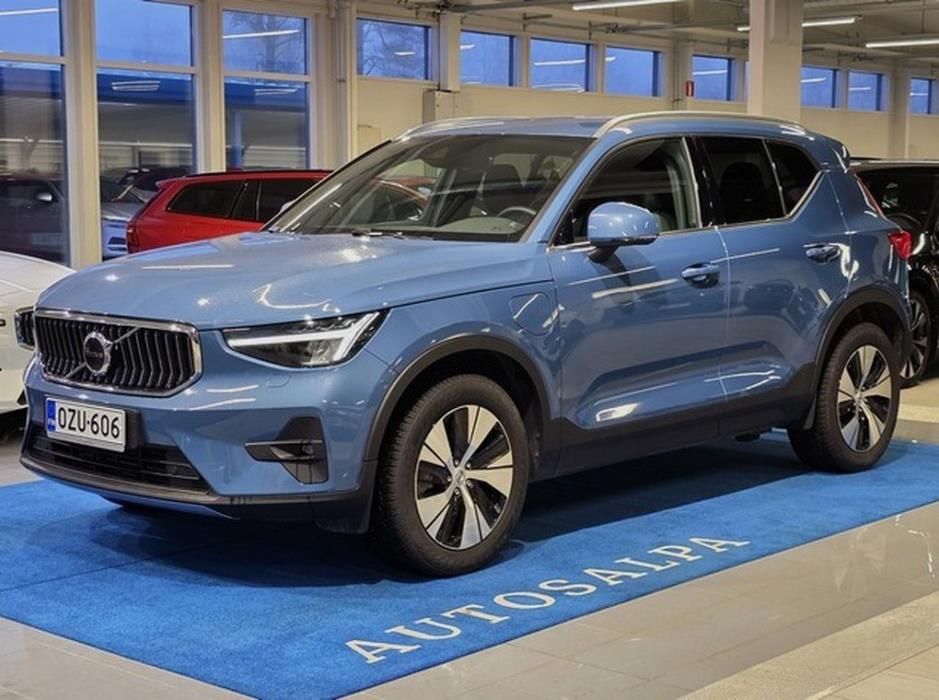 VOLVO XC40 2024