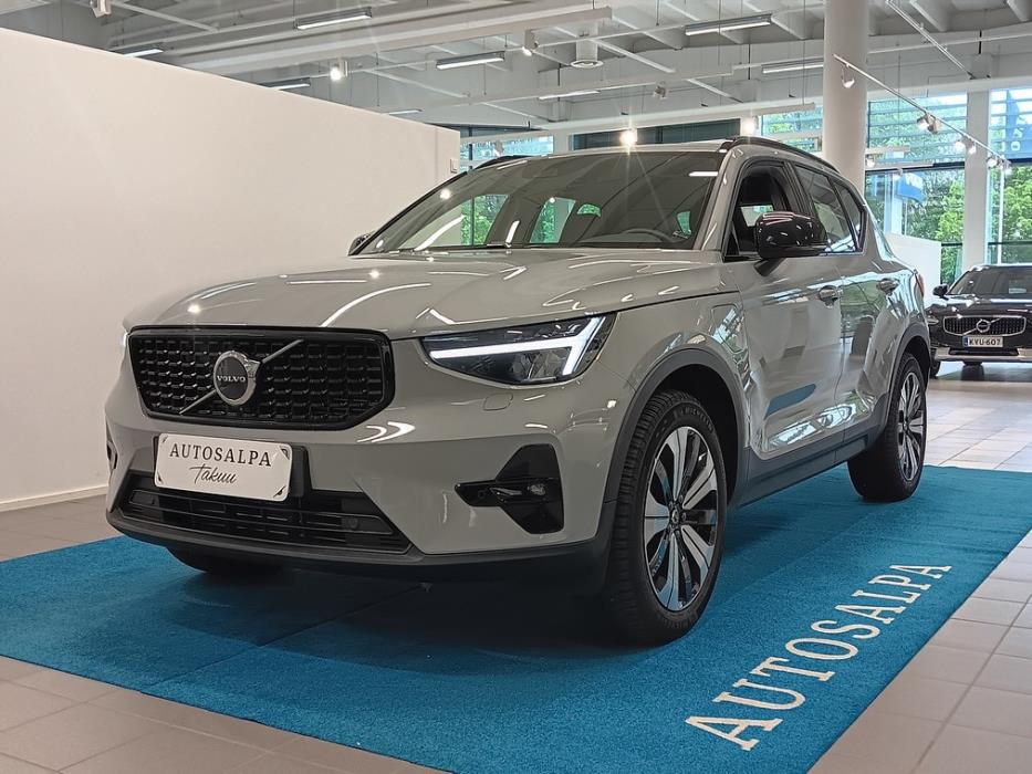 VOLVO XC40 2024