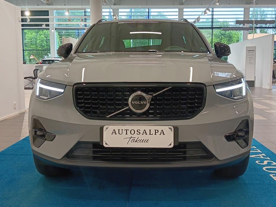 VOLVO XC40 2024