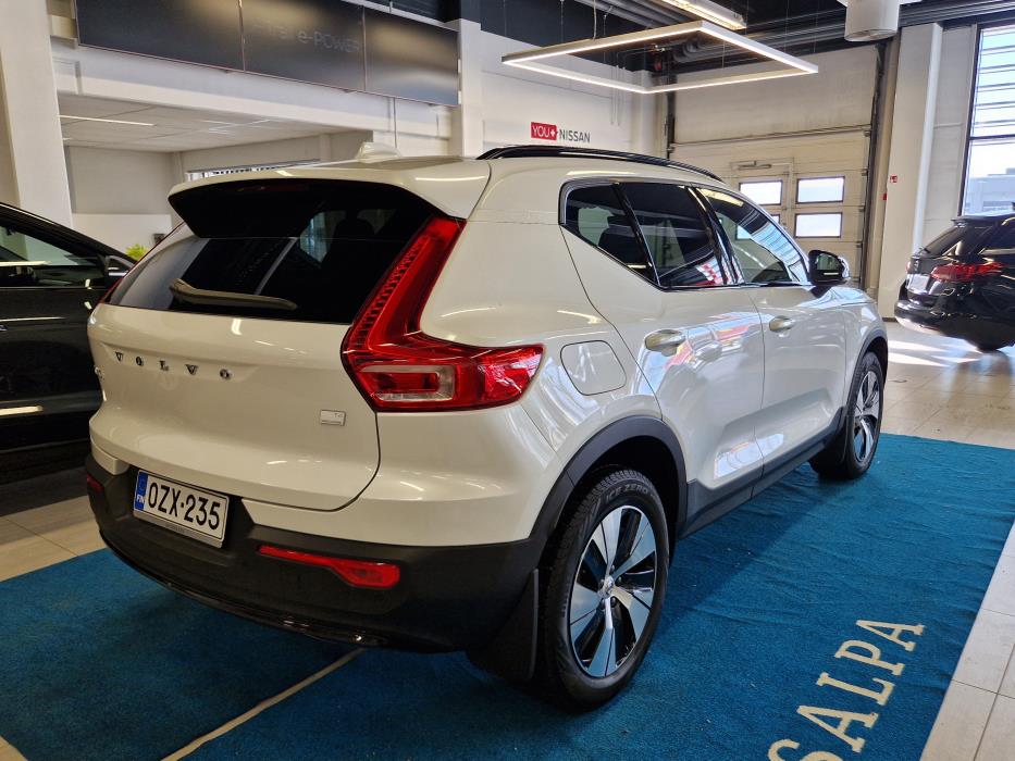 VOLVO XC40 2024