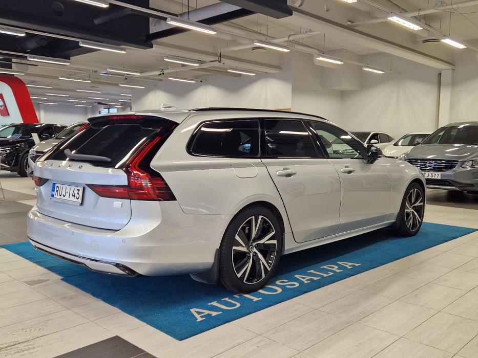 VOLVO V90 2021