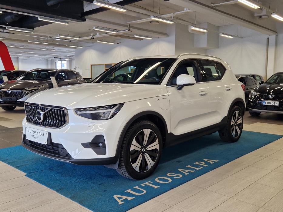 VOLVO XC40 2024