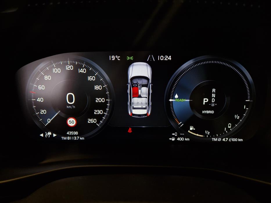 VOLVO XC40 2024