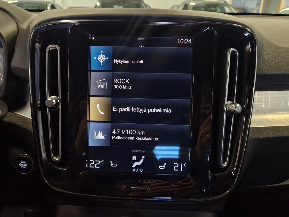 VOLVO XC40 2024