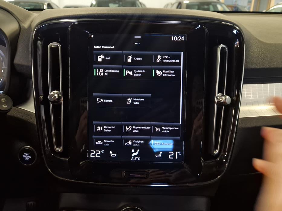 VOLVO XC40 2024