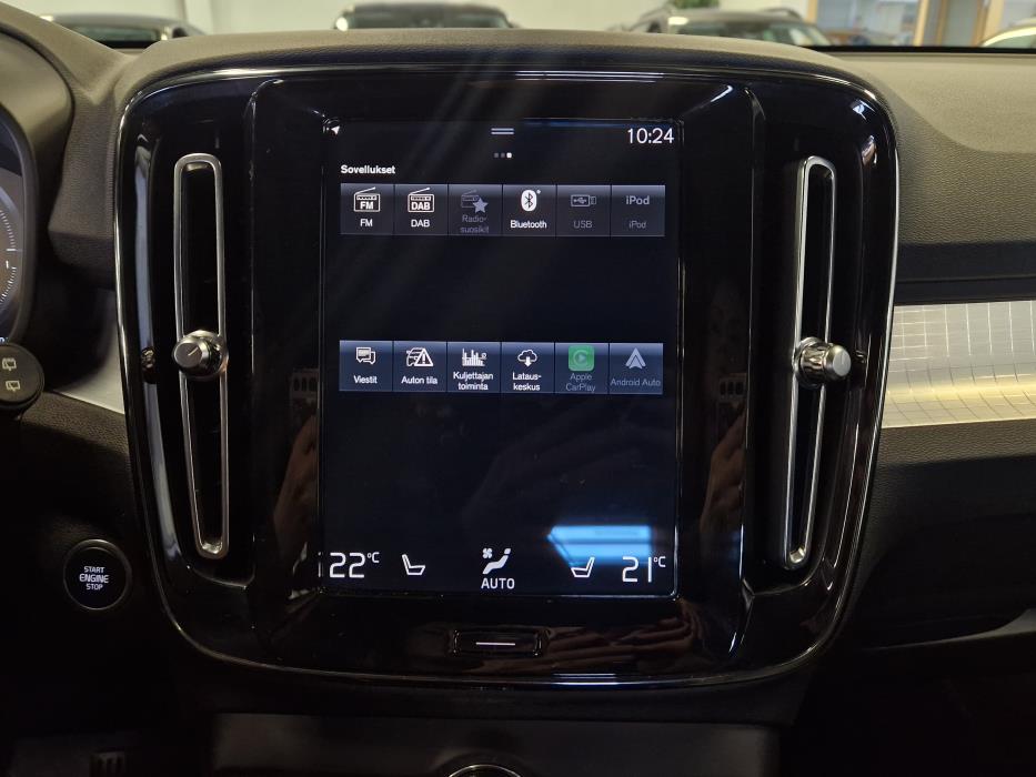 VOLVO XC40 2024