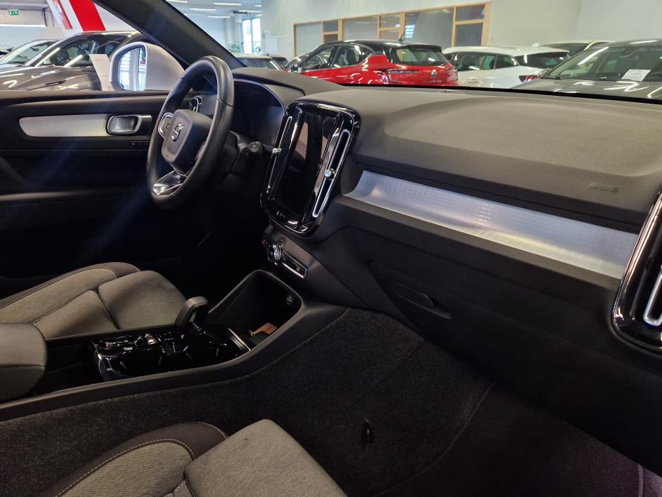 VOLVO XC40 2024