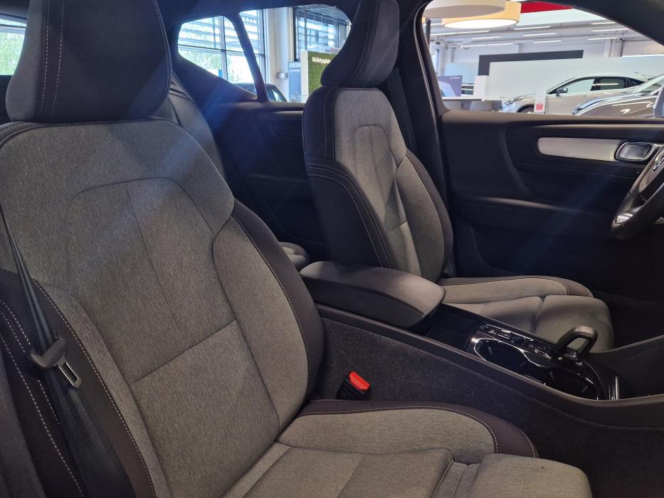VOLVO XC40 2024