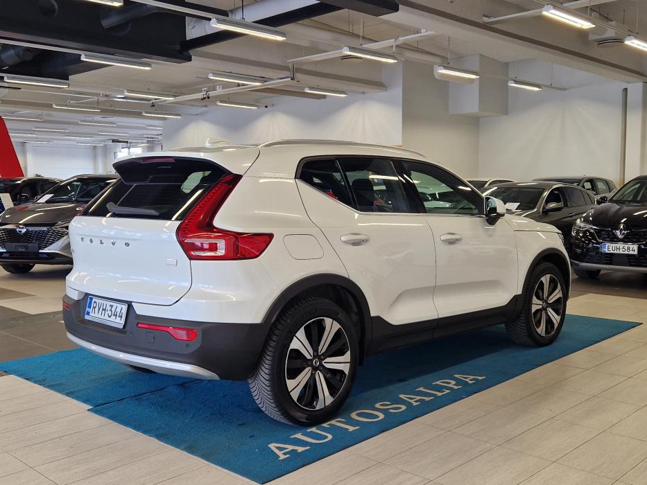 VOLVO XC40 2024