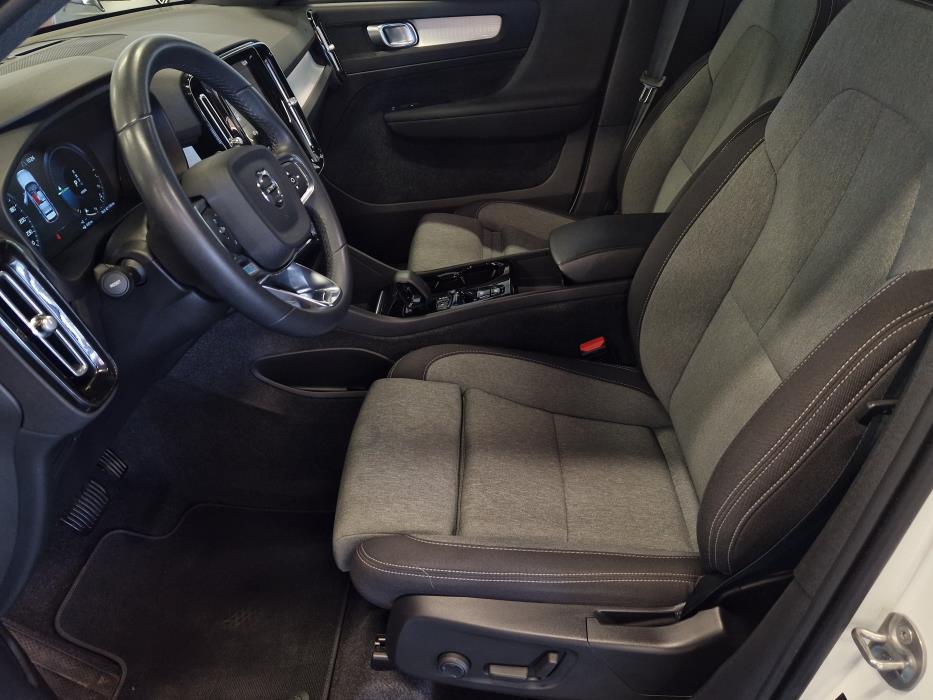 VOLVO XC40 2024