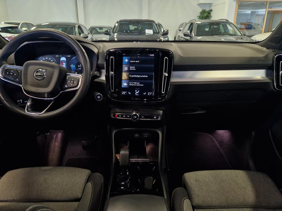 VOLVO XC40 2024