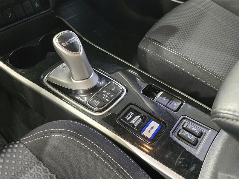 MITSUBISHI Outlander PHEV 2020