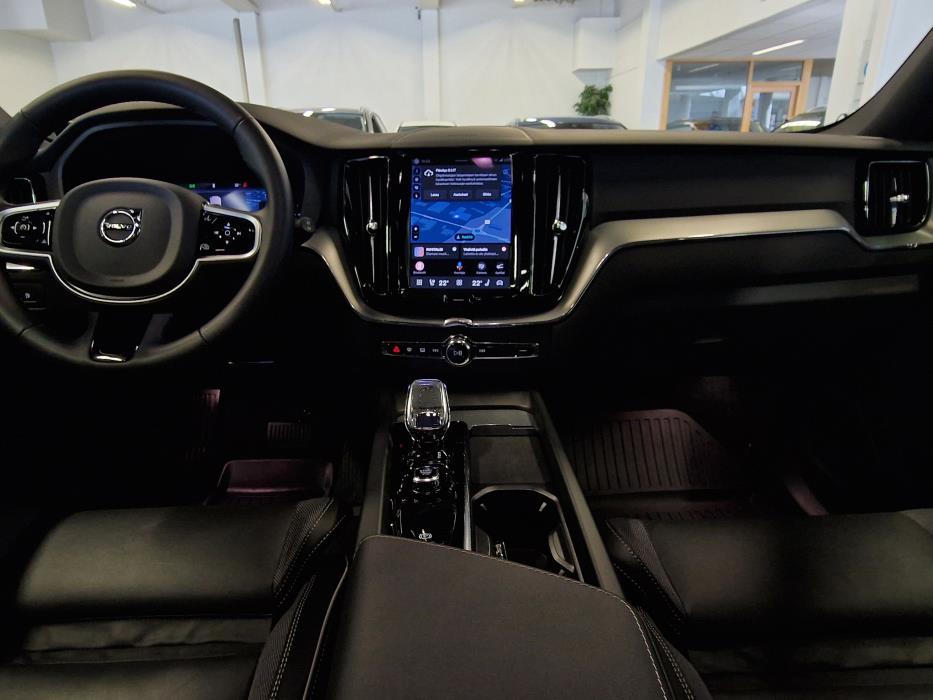 VOLVO XC60 2025