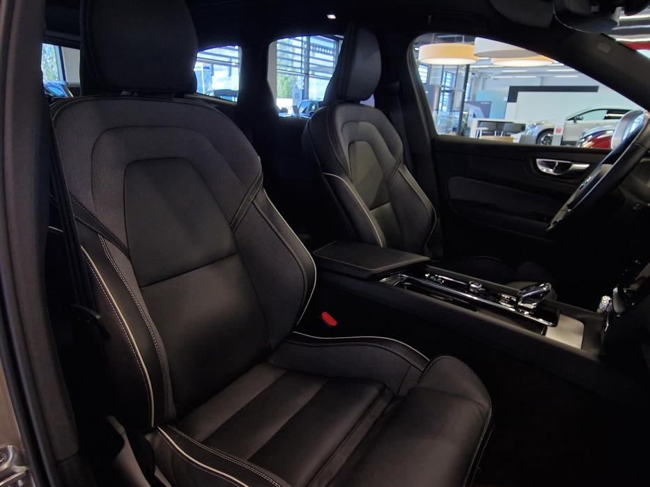 VOLVO XC60 2025
